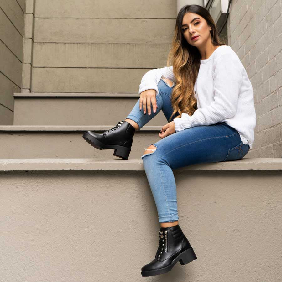 Pantalón Negro Outfits Mujer Con Botines Pantalón Negro Outfits